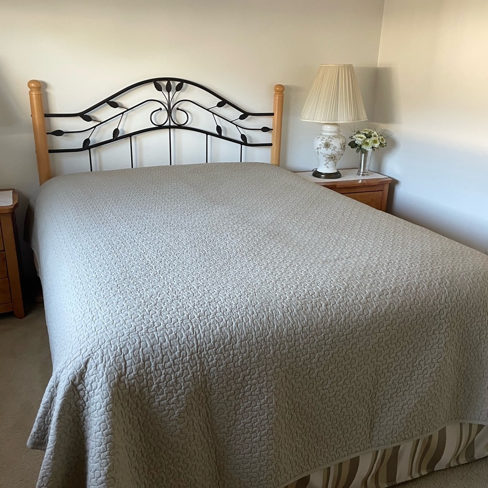 Taupe Textured Bedspread. Queen Size